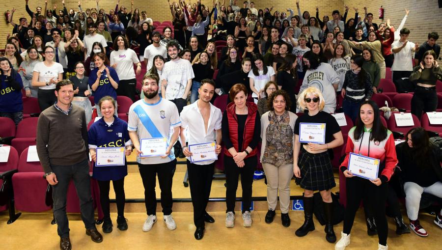 A vicerreitora de Estudantes e Cultura, Pilar Murias; o delegado do reitor para o Deporte, Javier Rico; e a decana María José Sampedro, participaron no acto de entrega de premios. FOTO: Santi Alvite A vicerreitora de Estudantes e Cultura, Pilar Murias; o delegado do reitor para o Deporte, Javier Rico; e a decana María José Sampedro, participaron no acto de entrega de premios. FOTO: Santi Alvite