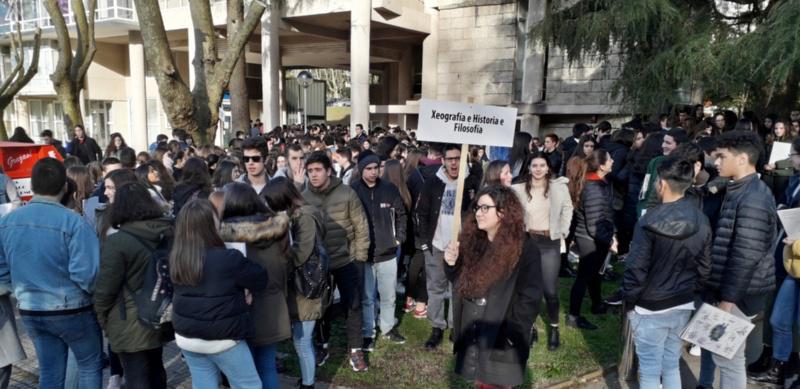 Máis de 3.500 estudantes de secundaria visitan esta semana o campus compostelán Máis de 3.500 estudantes de secundaria visitan esta semana o campus compostelán