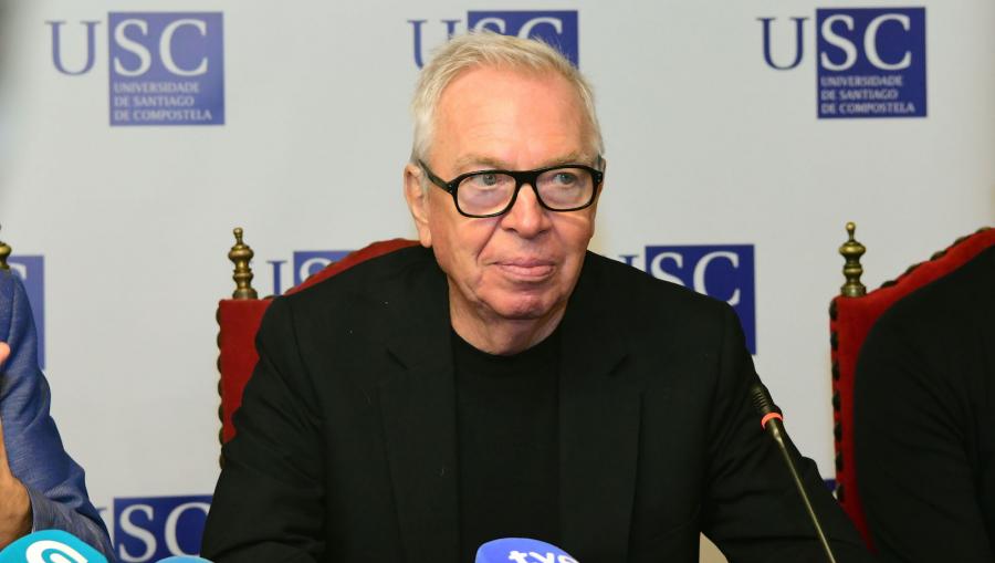 Sir David Chipperfield na rolda de prensa Sir David Chipperfield na rolda de prensa