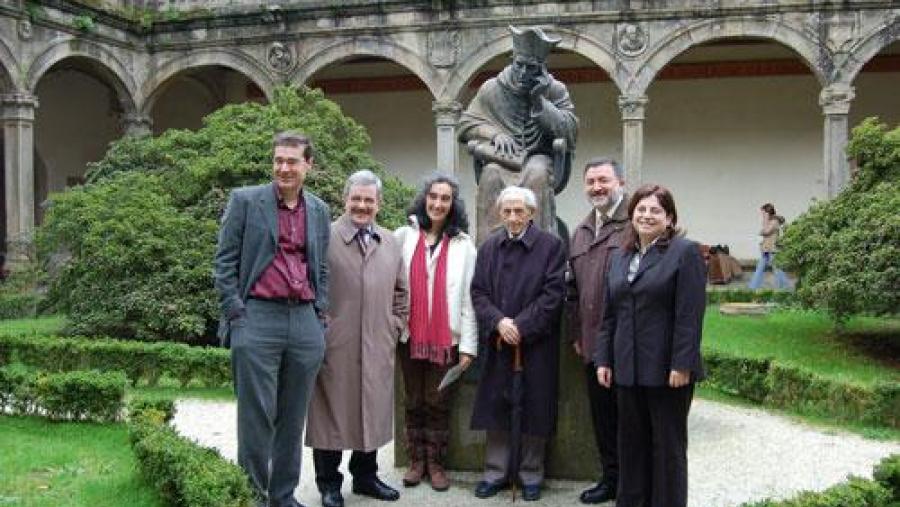 O equipo decanal da Facultade de Ciencias da Educación xunto con Isaac Díaz Pardo no Colexio de Fonseca O equipo decanal da Facultade de Ciencias da Educación xunto con Isaac Díaz Pardo no Colexio de Fonseca