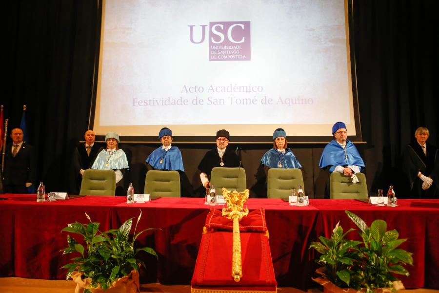 O reitor, Antonio López, no centro, con autoridades académicas no acto de San Tomé O reitor, Antonio López, no centro, con autoridades académicas no acto de San Tomé