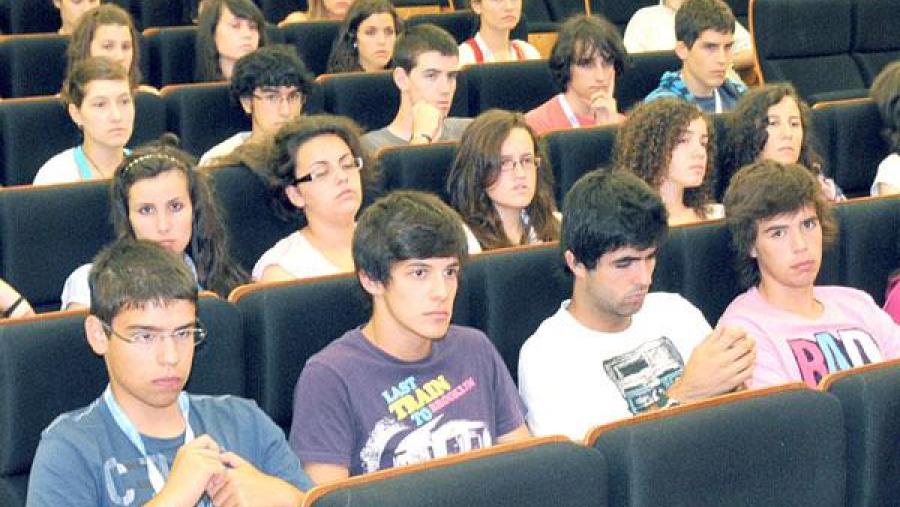 Son en total corenta rapaces e rapazas de España e Portugal Son en total corenta rapaces e rapazas de España e Portugal