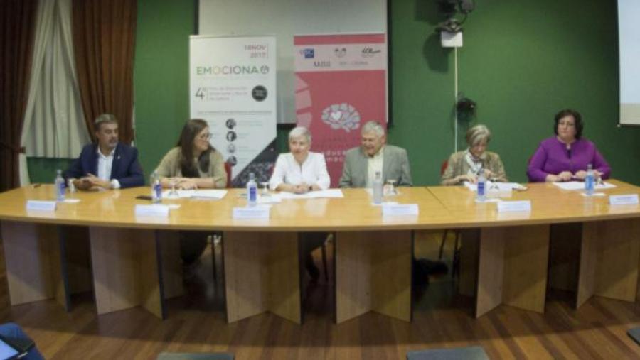 A presentación estivo presidida pola decana da Facultade de Ciencias da Educación, Carmen Fernández