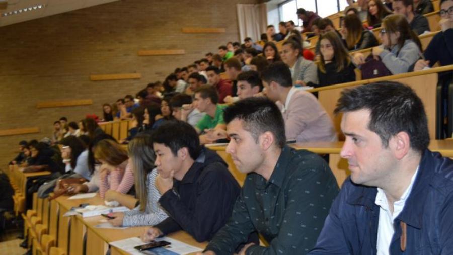 Estudantes participantes na xornada sobre cultura emprendedora celebrada en ADE