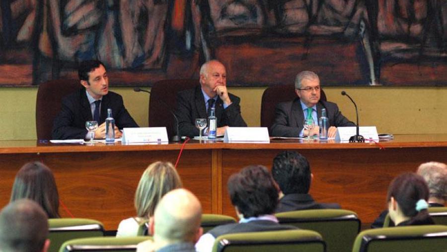 De esquerda a dereita, Javier Aguilera, Juan Casares e José Luis Antuña