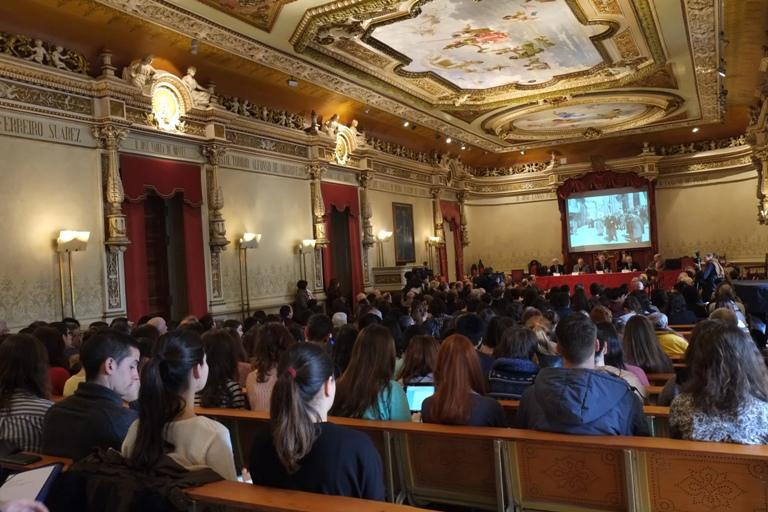O discurso co que Otero Pedrayo pechou a súa etapa como profesor universitario volveu encher o Paraninfo da Universidade