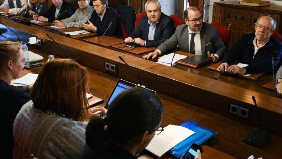 A xuntanza, presidida polo reitor, celebrouse na Reitoría compostelá. Foto: Santi Alvite