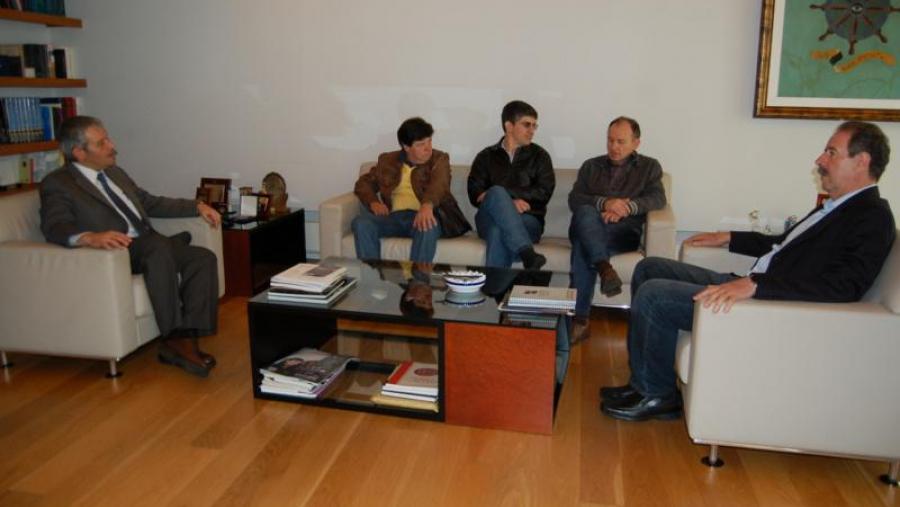 O vicerreitor Pedro García Herradón, durante a recepción á comitiva brasileira