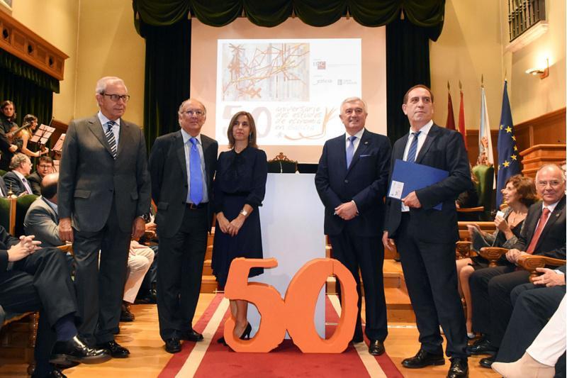 Galicia celebra este curso o 50 aniversario dos estudos de economía na súa universidade 