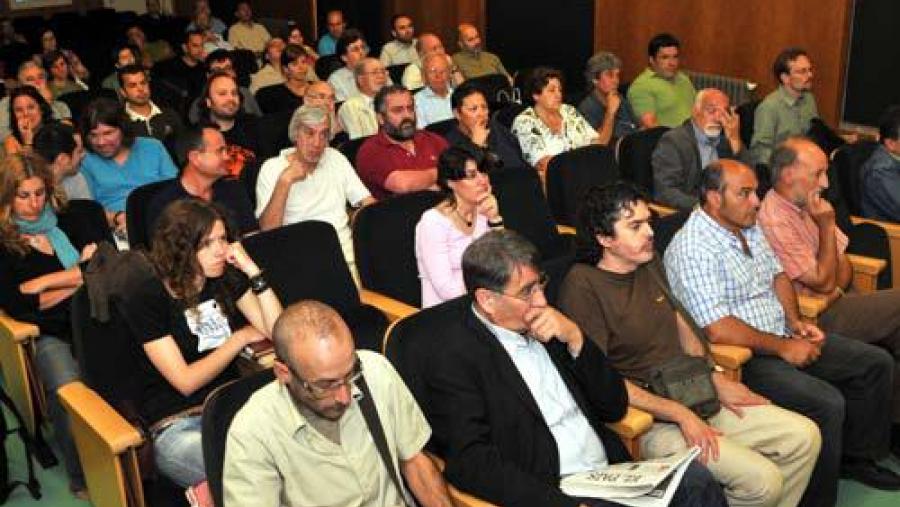 Público asistente ao acto de presentación da Base de Datos das vítimas da guerra civil e a represión franquista en Galicia