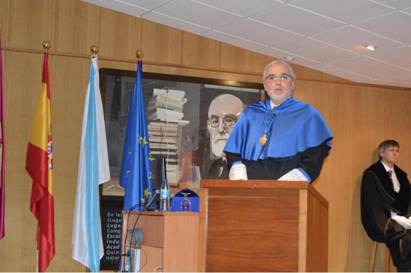 “A USC precisa de loxística e administración eficiente”, di Viaño, para quen “non son tempos de vivir do ‘glamour’ nin da historia”