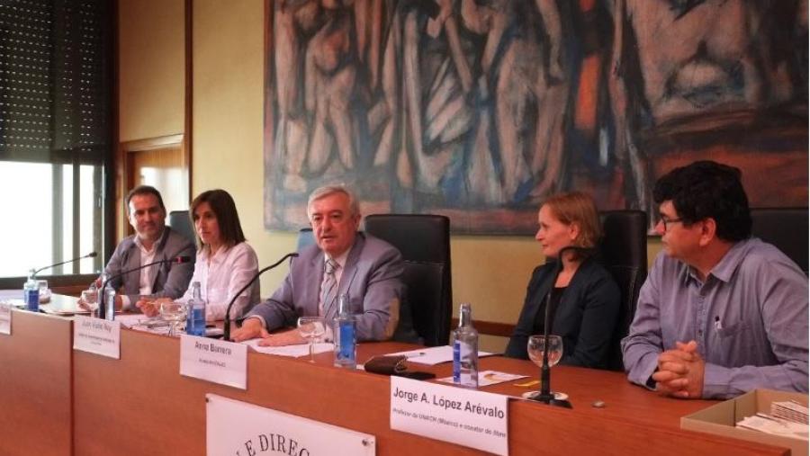 De esquerda a dereita, Óscar Rodil, Emilia Vázquez, Juan Viaño, Anna Barrera e Jorge López (Foto: SERVIMAV-USC)