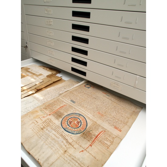 Office equipment for the preservation of parchments