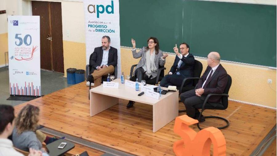 A Facultade de Ciencias Económicas e Empresariais da USC vive o encontro ‘Da Universidade á empresa’