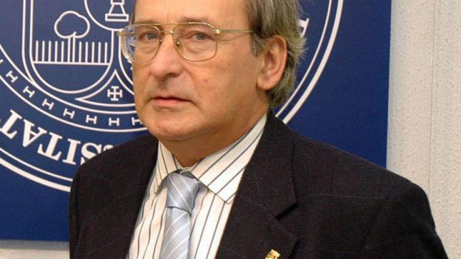 Carlos Pajares foi nomeado en recoñecemento ao seu labor investigador en Física de Partículas