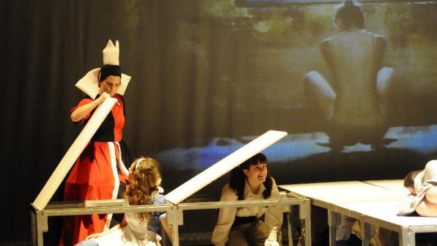 Unha escena da representación de , a última creación da Compañía de Teatro da USC no Campus de Lugo