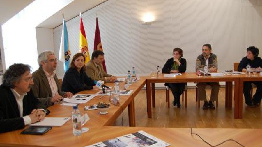 O vicerreitor de Cultura, Elías Torre, foi o encargado de presentar a programación de marzo, acompañado por representantes das entidades de Lugo Cultural e os colaboradores das actividades previstas...