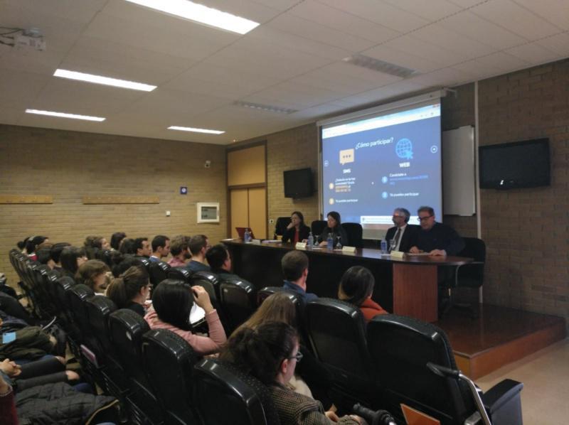 Estudantes e titulados universitarios coñecen as oportunidades laborais da Axenda Tributaria nun foro na Facultade de ADE 