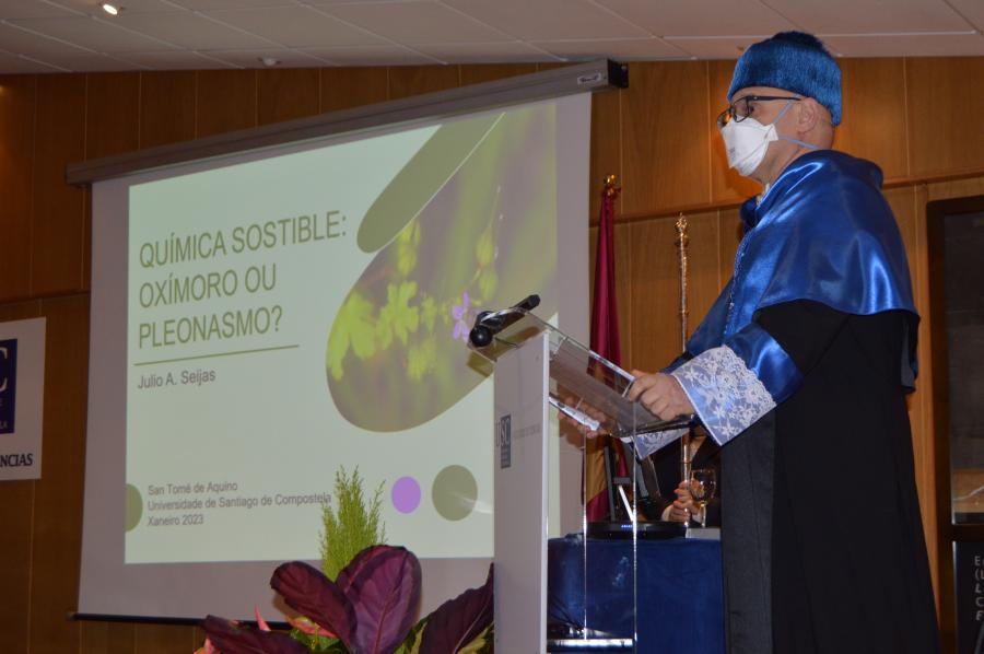 O profesor Julio A Seijas Vázquez, na súa lección maxistral
