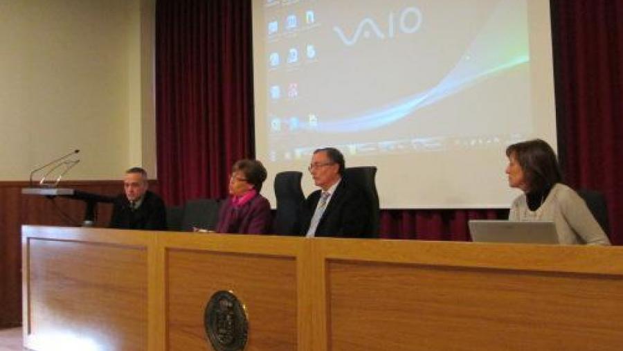 Os novos bolseiros e bolseiras recibiron as súas credenciais nun acto celebrado na Facultade de Filosofía que presidiu Manuel Puga Pereira.