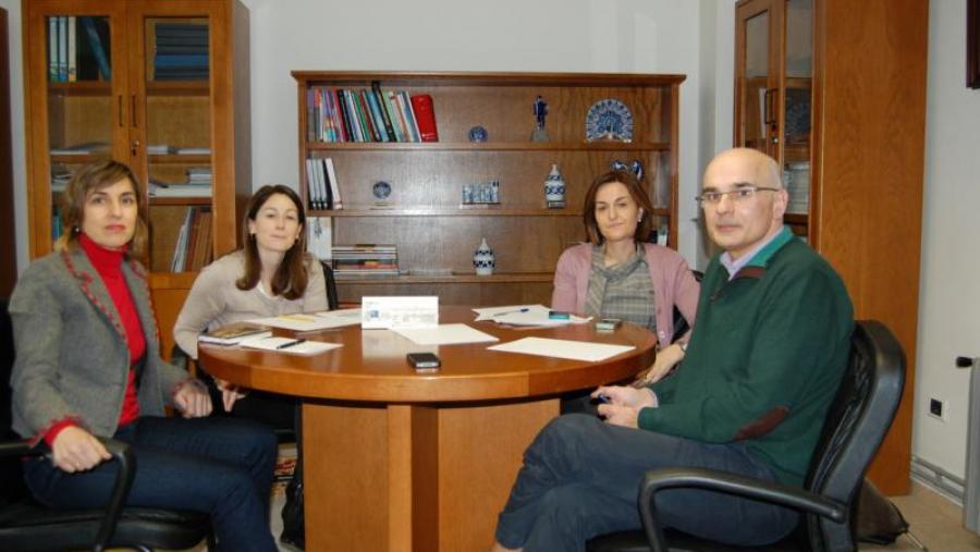 María Emilia Vázquez e Begoña Barreiro, á esquerda, cos decanos das facultades de A Coruña e Ourense