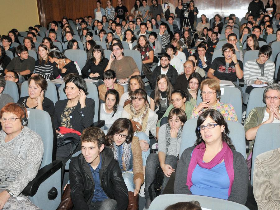 Público asistente a la conferencia de Ada E. Yonath