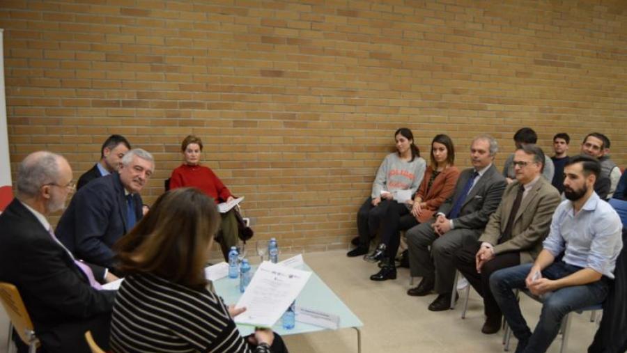 Viaño, no centro, na apertura do Explorer USC Lugo