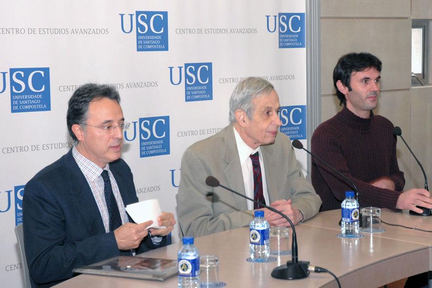 Juan José Nieto, John F. Nash Jr.y Jorge Mira en el encuentro con investigadores