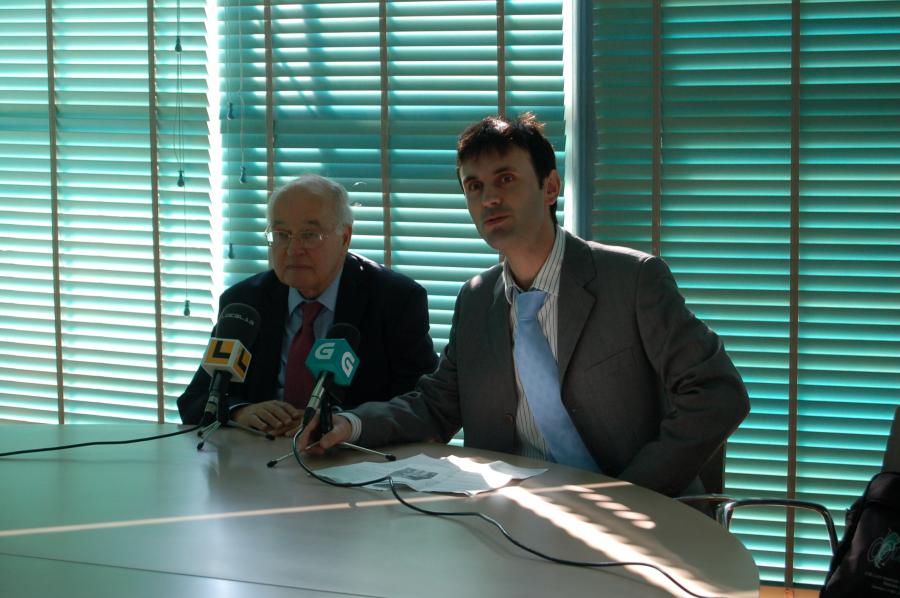 Sir Michael Francis Atiyah y Jorge Mira en la rueda de prensa