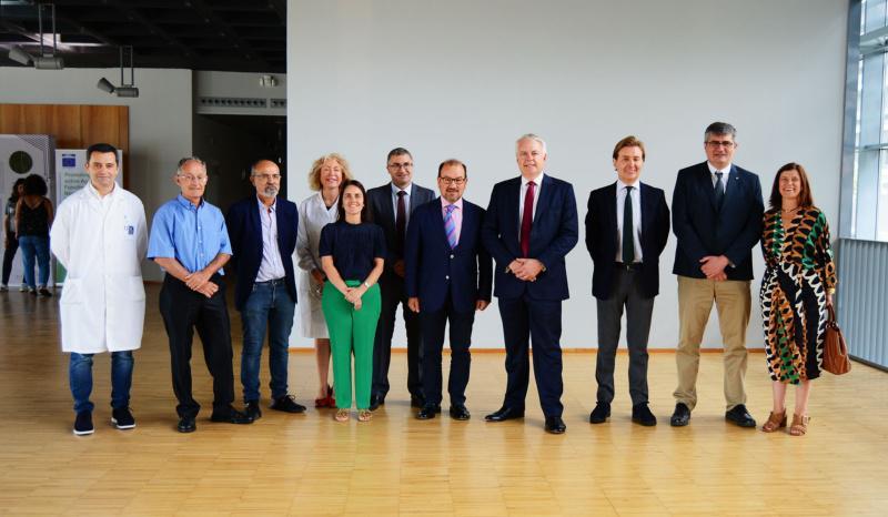 O ministro principal de Gales, Carwyn Jones, visita instalacións científicas da USC