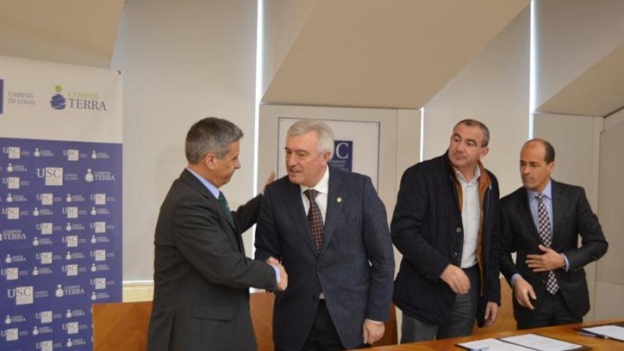 De esquerda a dereita, Manuel Varela, Juan Viaño, Darío Campos e Jaime López, trala sinatura do convenio