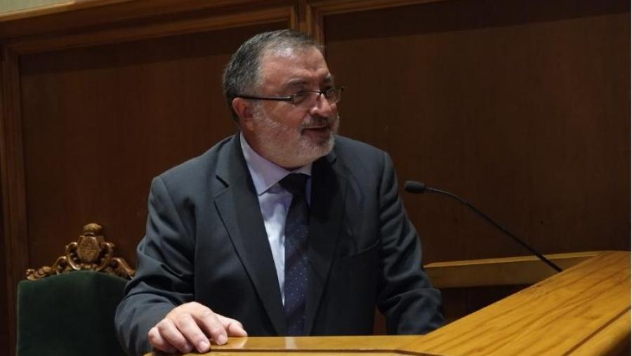 Emotiva homenaxe ao profesor Lois Ferradás