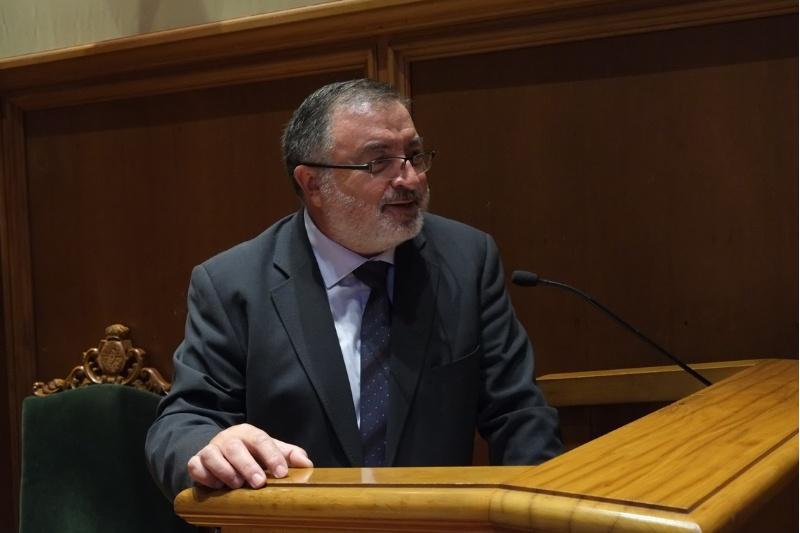 Emotiva homenaxe ao profesor Lois Ferradás