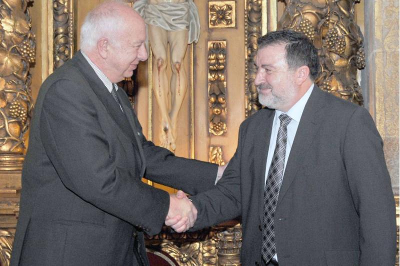 O profesor Lois Ferradás tomou posesión como decano de Ciencias da Educación