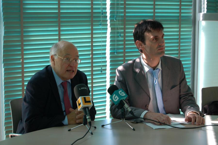 Sir Michael Francis Atiyah y Jorge Mira en la rueda de prensa