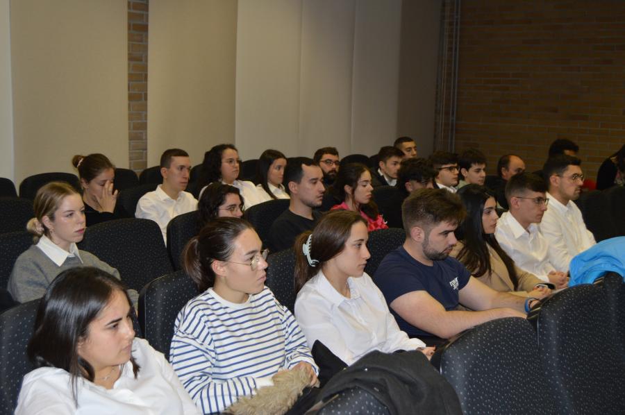Alumnado de ADE, nas xornadas sobre responsabilidade social empresarial