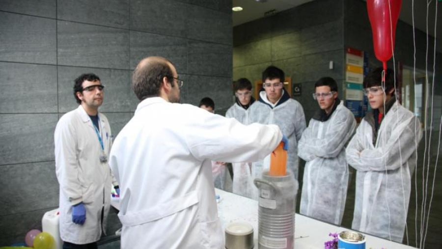 Detalle dunhas das actividades desenvolvidas estes días no CIQUS