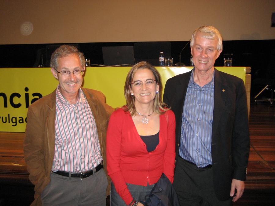 Ángel Carracedo, María José Alonso y Sir Richard John Roberts antes de la conferencia