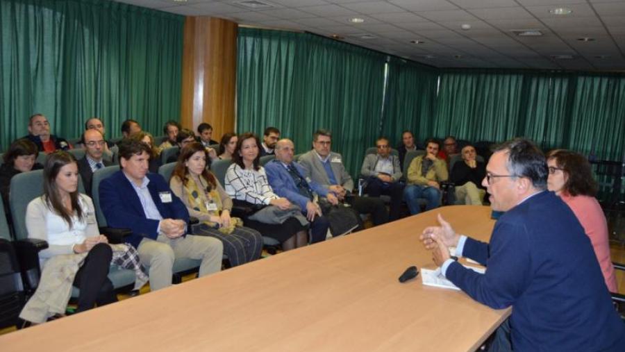 Cuesta e Valcárcel, cos membros participantes na sesión constitutiva do Comité Consultivo da EPS de Enxeñaría da USC
