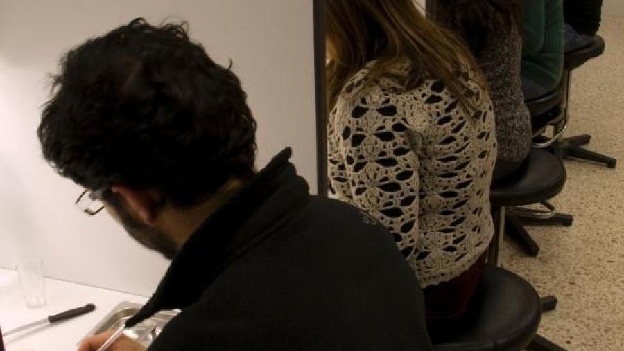 Membros do panel estable de cata da APL nunha sesión de análise sensorial