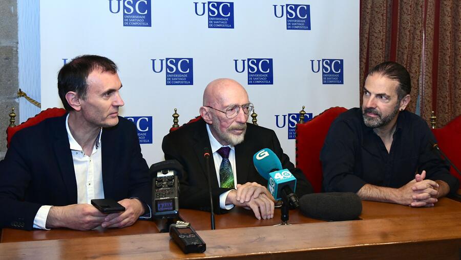 Jorge Mira, Kip Thorne e José Edelstein na rolda de prensa. FOTO: Santi Alvite