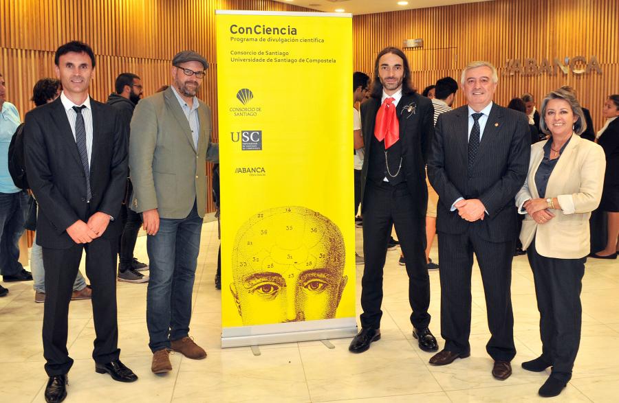 Momento previo a la conferencia de Cédric Villani
