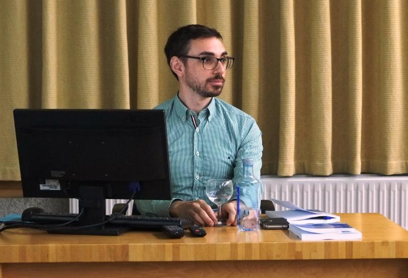 De “lo hicieron” a “resultó que lo hicieron”, reflexo da evolución na subxectividade do falante