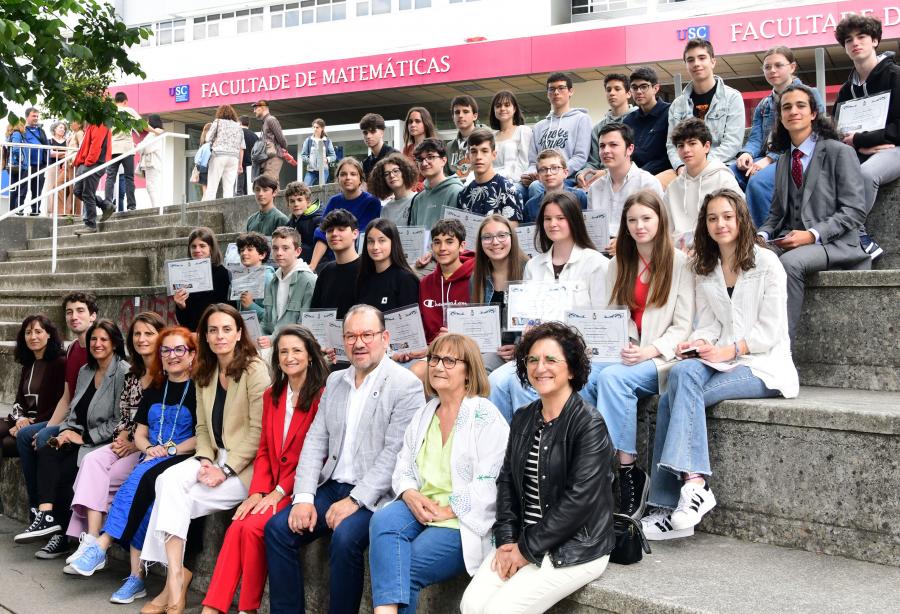 Foto de familia da clausura. FOTO: Santi Alvite
