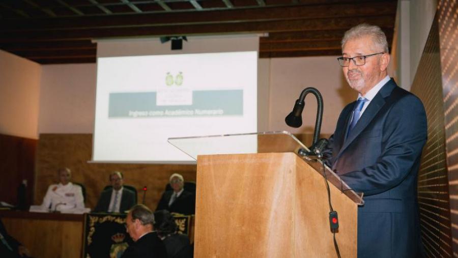 O profesor González Manteiga nun momento do seu discurso de ingreso. Foto: RAGC