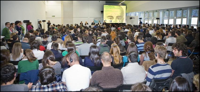 Momento da conferencia de Ei-ichi Negishi
