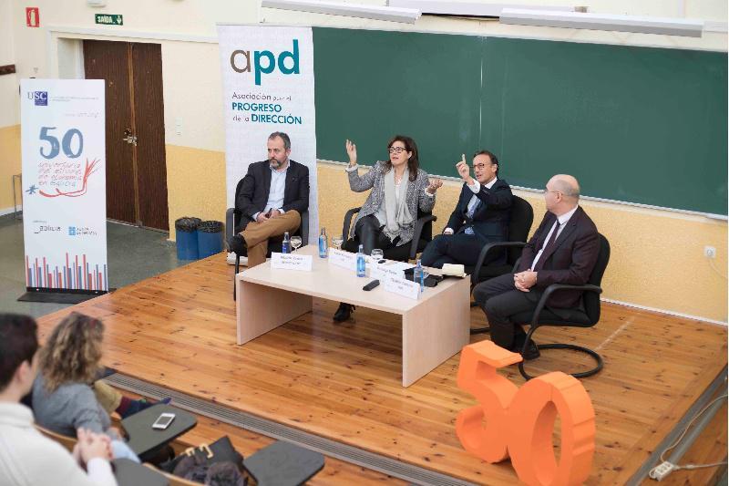 A Facultade de Ciencias Económicas e Empresariais da USC vive o encontro ‘Da Universidade á empresa’