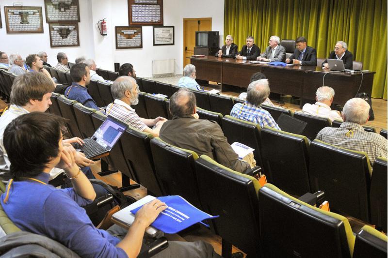 A física de partículas, nuclear, astropartículas e cosmoloxía, a debate na USC