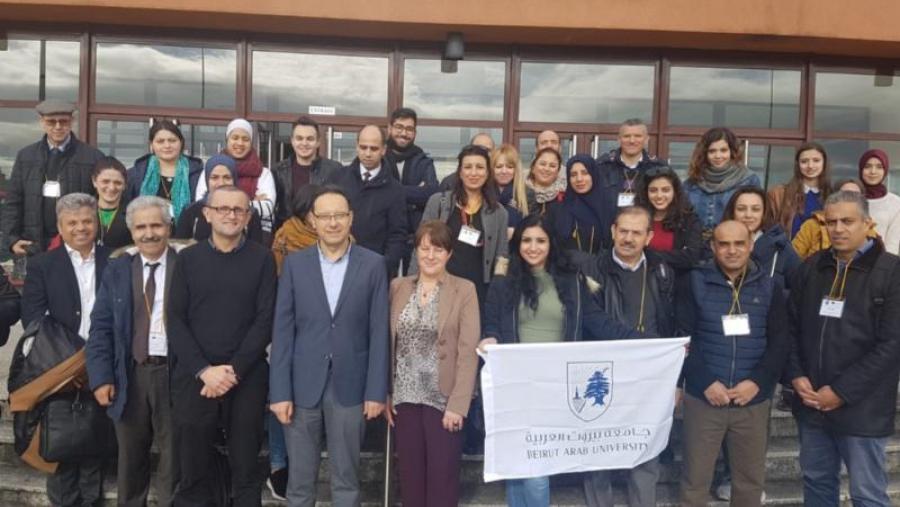 Varela Zapata e o equipo decanal de Humanidades, cos representantes de universidades de África, Oriente Medio e Asia