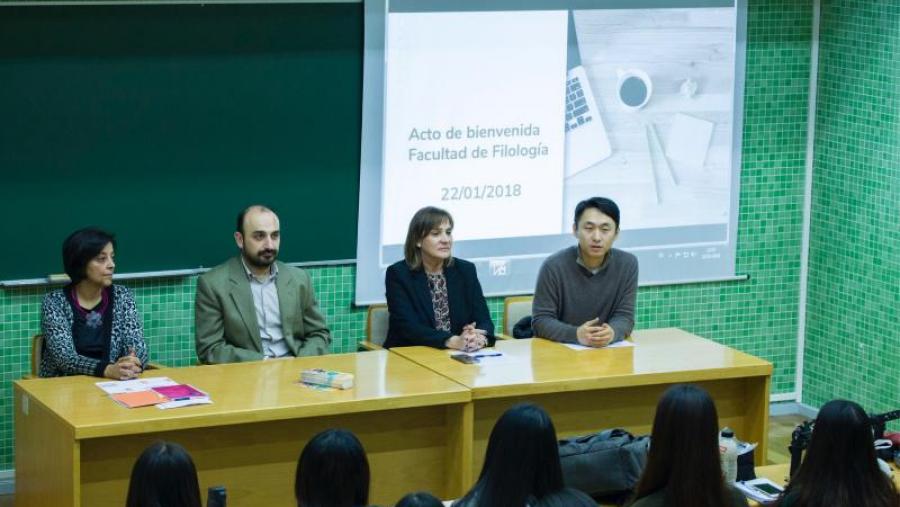 De esquerda a dereita, María J. Domínguez, Héctor Rodríguez, María J. López e Wang Quan
